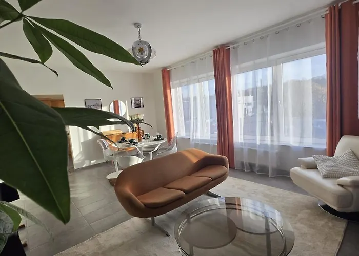 Vintage Station Apartment *