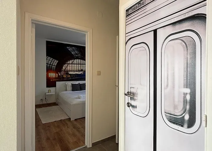 Vintage Station Apartment Ans